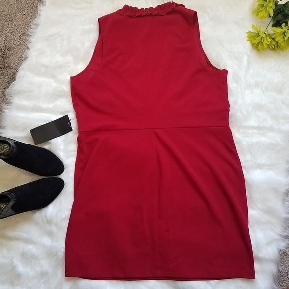 BEBE Plunging Ruffle V Neck Bodycon Dress - Picture 5 of 14